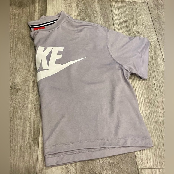 NIKE Women’s Crop Top Size Large Light Gray and White - Picture 5 of 5